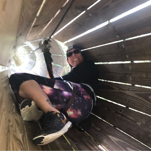 Meet your Posher, Tricia🌻 I am a Powerful, Passionate, Happy Woman. 🌟 - Picture 11 of 14